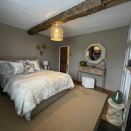 Entire Georgian Luxury Home - 3 Storey- High St Henley-In-Arden -Two Bedrooms-Sleeps 4 Buitenkant foto