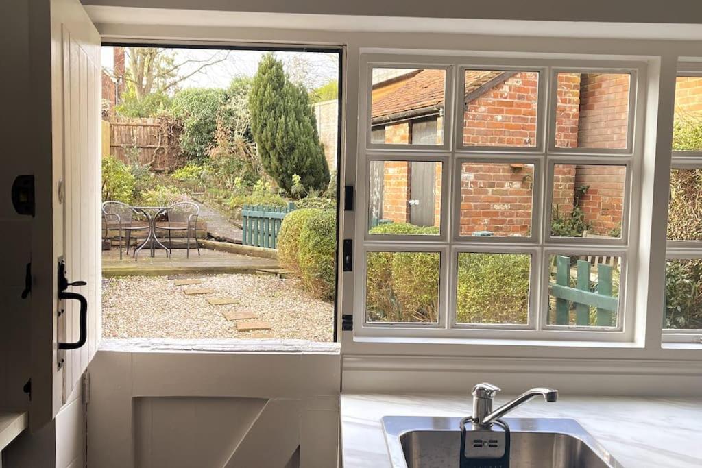 Entire Georgian Luxury Home - 3 Storey- High St Henley-In-Arden -Two Bedrooms-Sleeps 4 Buitenkant foto
