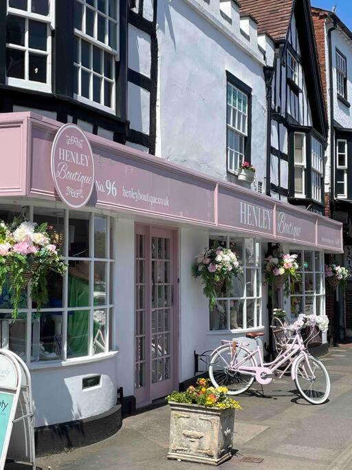 Entire Georgian Luxury Home - 3 Storey- High St Henley-In-Arden -Two Bedrooms-Sleeps 4 Buitenkant foto