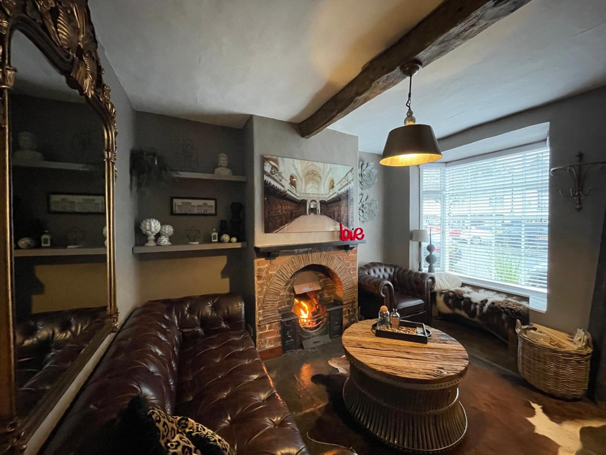 Entire Georgian Luxury Home - 3 Storey- High St Henley-In-Arden -Two Bedrooms-Sleeps 4 Buitenkant foto