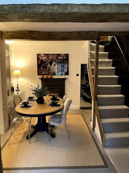 Entire Georgian Luxury Home - 3 Storey- High St Henley-In-Arden -Two Bedrooms-Sleeps 4 Buitenkant foto