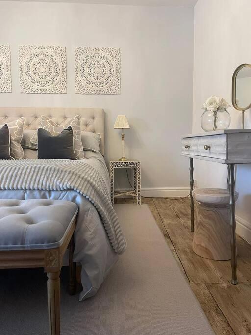 Entire Georgian Luxury Home - 3 Storey- High St Henley-In-Arden -Two Bedrooms-Sleeps 4 Buitenkant foto