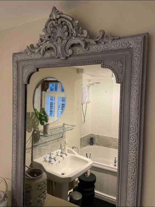 Entire Georgian Luxury Home - 3 Storey- High St Henley-In-Arden -Two Bedrooms-Sleeps 4 Buitenkant foto