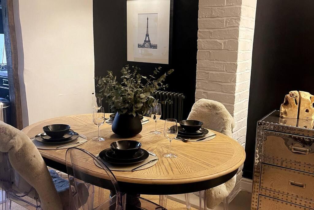 Entire Georgian Luxury Home - 3 Storey- High St Henley-In-Arden -Two Bedrooms-Sleeps 4 Buitenkant foto